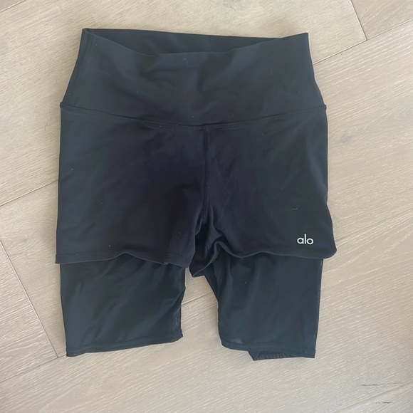ALO Yoga | Shorts | Alo Yoga Shorts W Spandex Under Size M